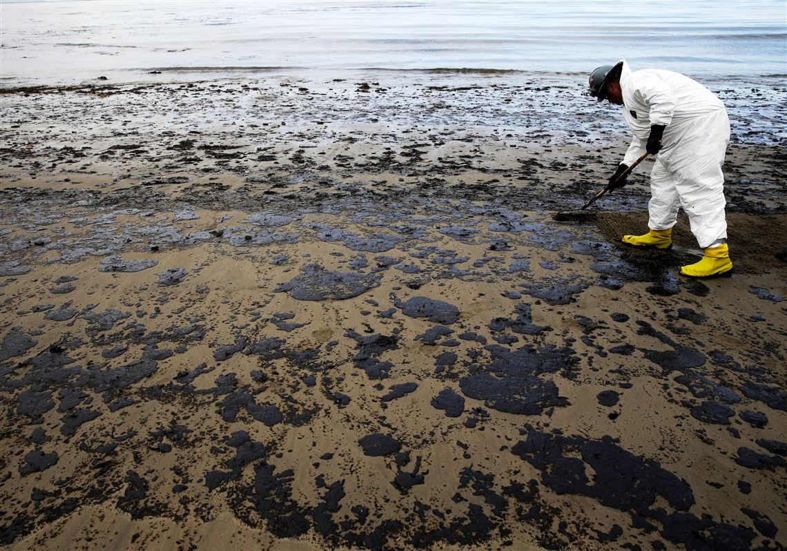 Trucks will move oil stored after California pipeline break