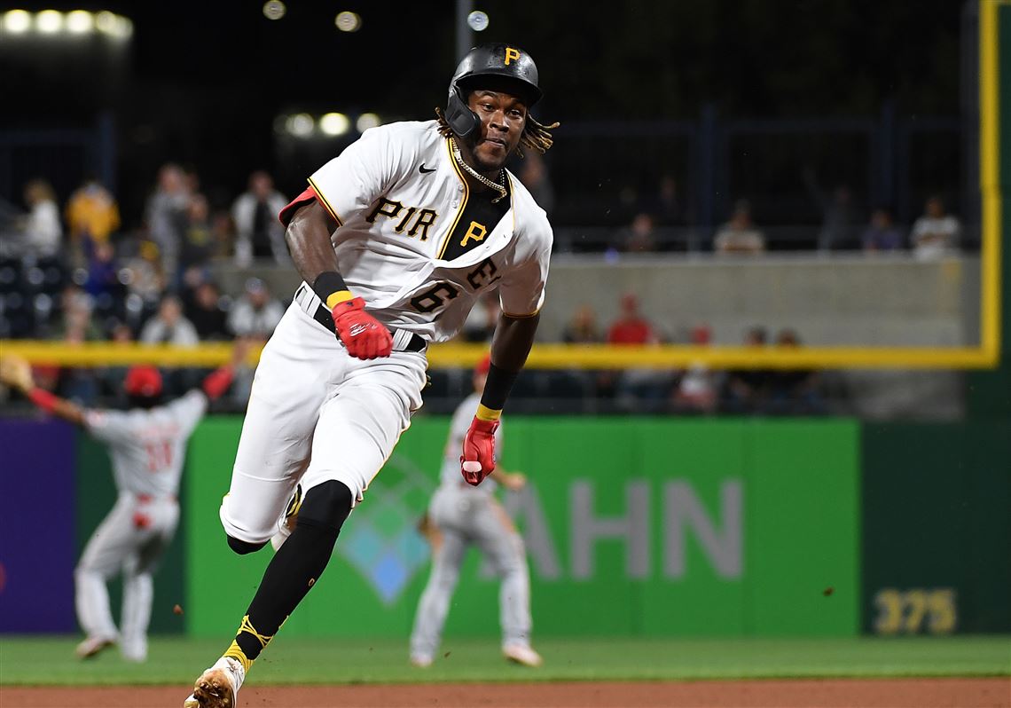 Pirates' Oneil Cruz suffers excruciating fracture clearing the benches at  Pittsburgh