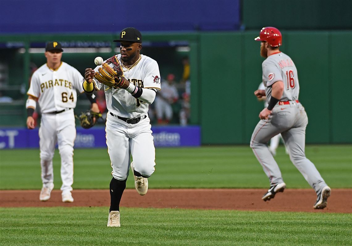 Reds offense struggles in loss to Pirates