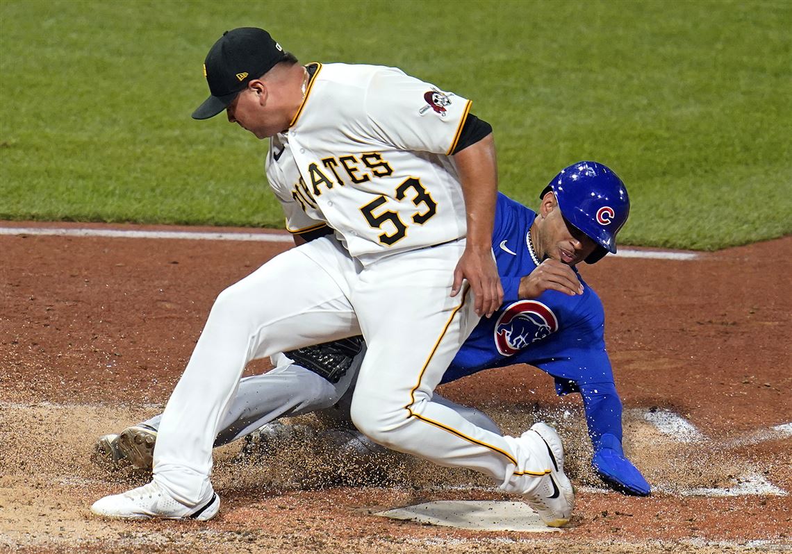 Wait what? Bizarre sequence helps Cubs top Pirates 5-3