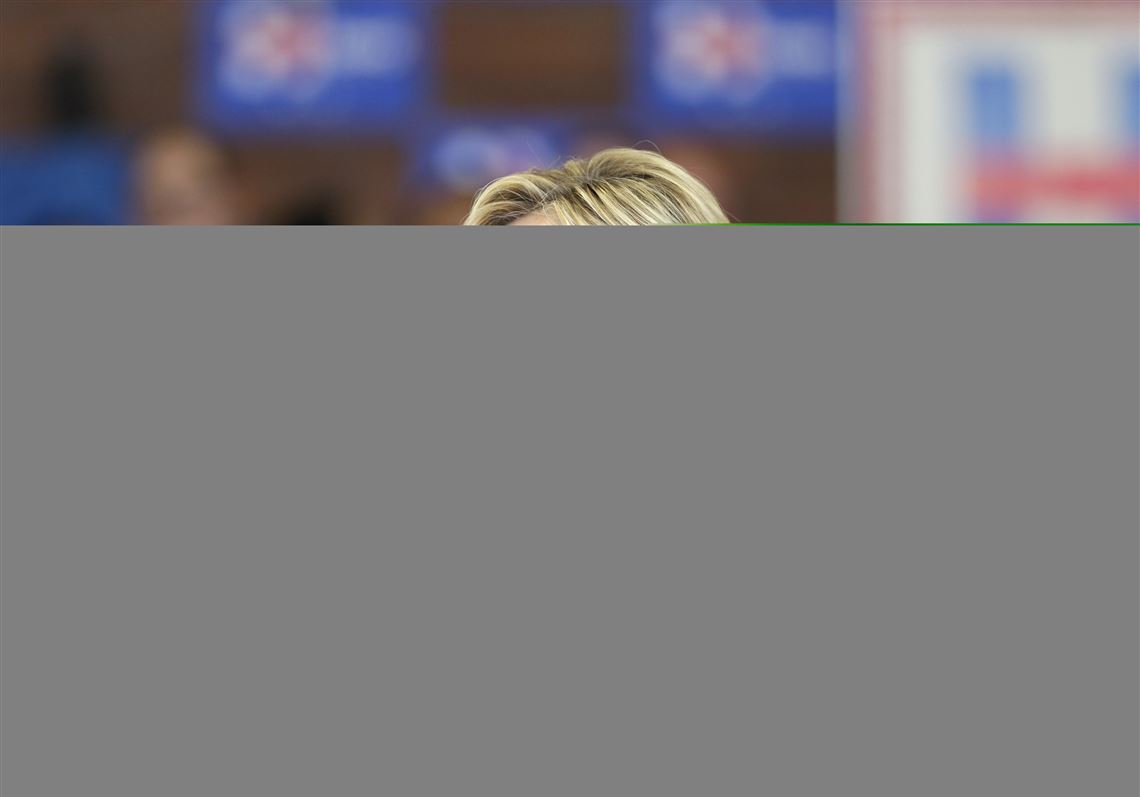 Democratic presidential candidate Hillary Rodham Clinton speaks during a community forum on healthcare, Tuesday, Sept. 22, 2015, at Moulton Elementary School in Des Moines, Iowa. Clinton broke her longstanding silence over the construction of the Keystone XL pipeline, telling voters at a campaign stop in Iowa on Tuesday that she opposes the project assailed by environmentalists. (AP Photo/Charlie Neibergall)