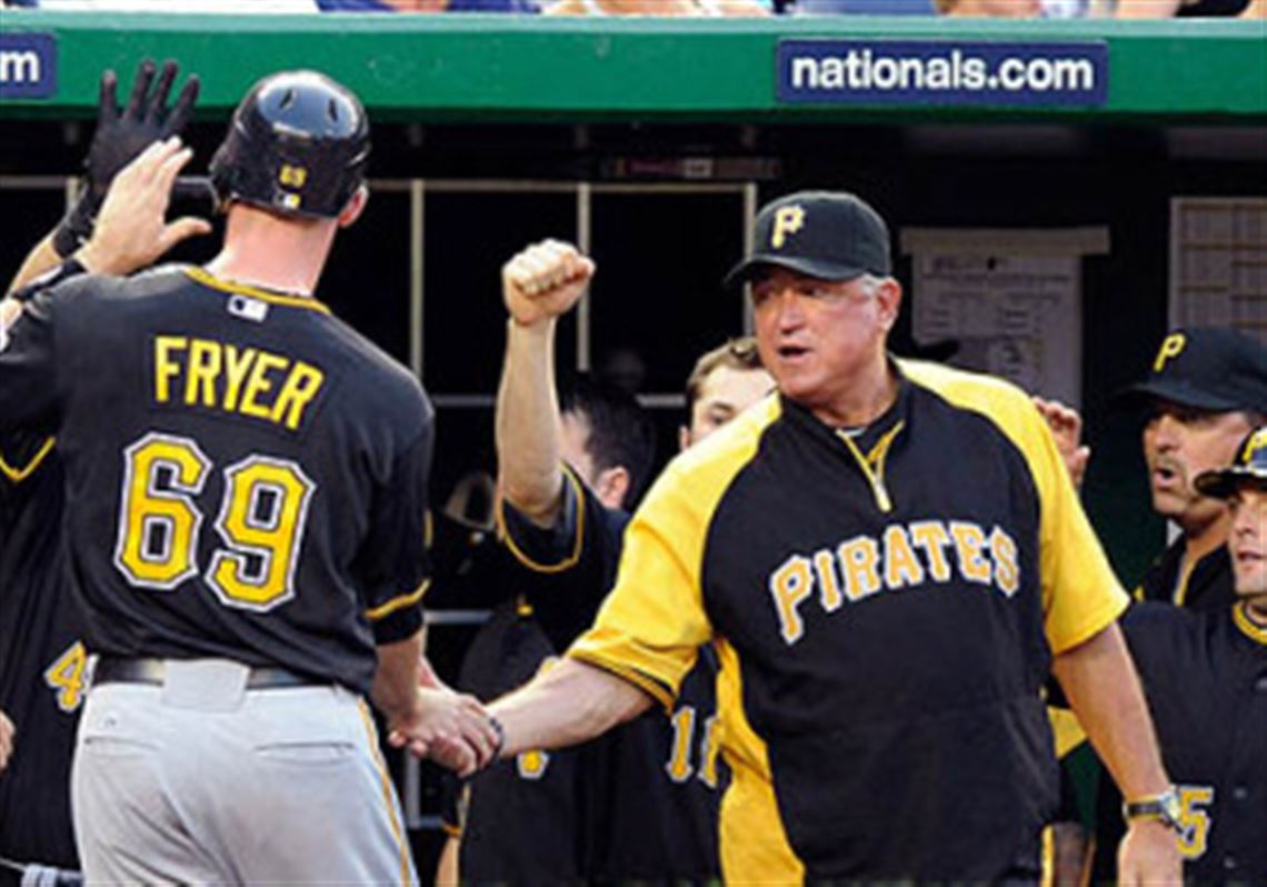 Pirates claim catcher Eric Fryer on waivers from Cardinals, DFA Rob