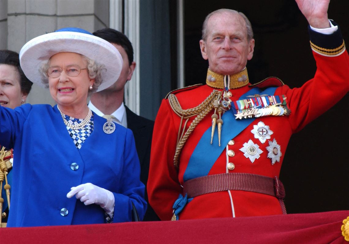 Dancing Queen.  Her majesty the queen, Queen and prince phillip, Queen mum