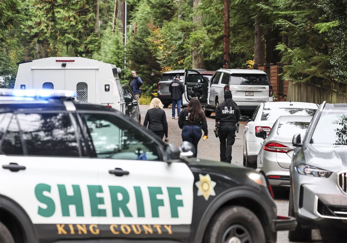 Teen in custody after 5 found dead in shooting at home in Washington