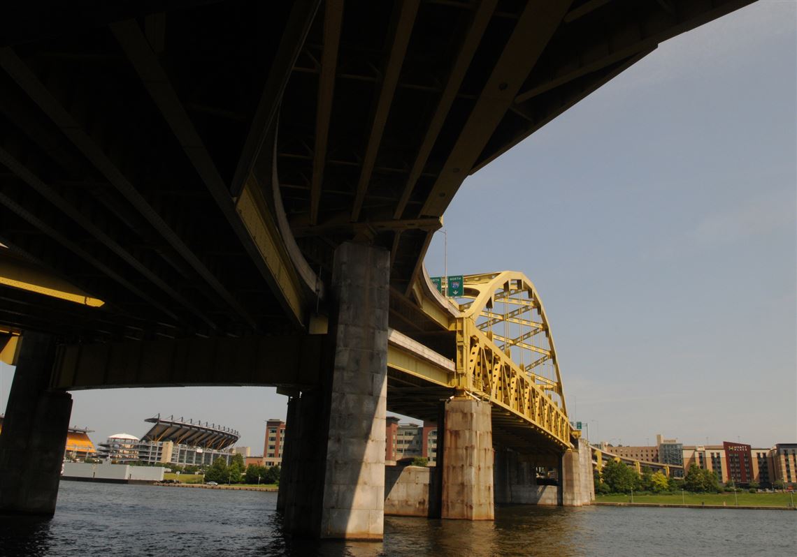 PennDOT inspects Fort Duquesne Bridge after pieces of concrete fall
