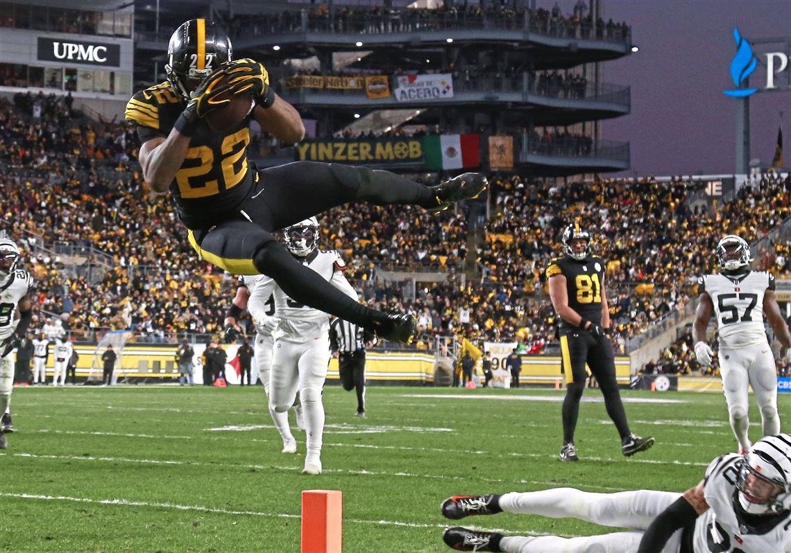 Najee Harris of the Pittsburgh Steelers looks on during the first News  Photo - Getty Images