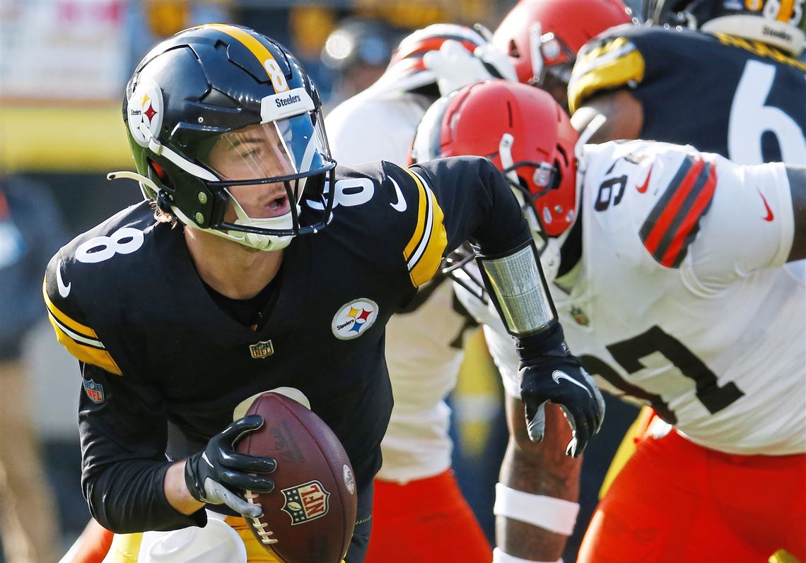 Wide receiver Jim Smith of the Pittsburgh Steelers looks on from the  News Photo - Getty Images