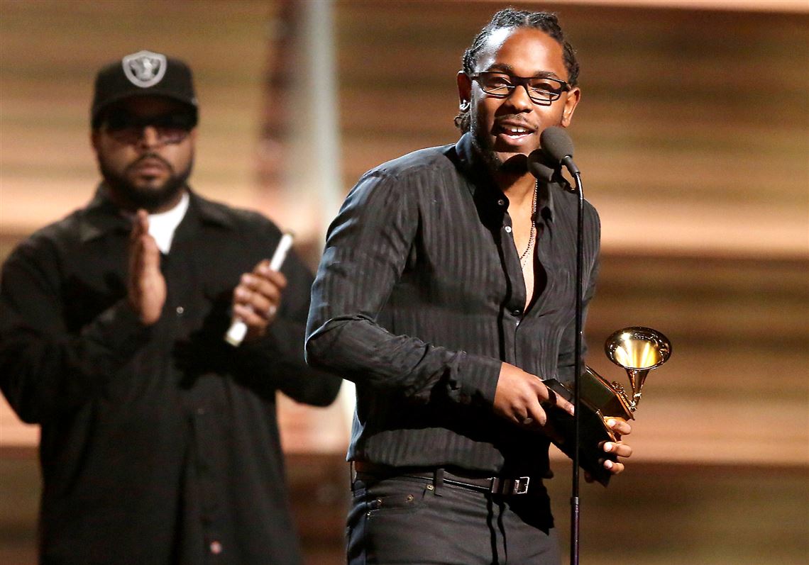 Kendrick Lamar Wins Best Rap Album at 2016 Grammy Awards, Shouts Out Nas  and Snoop Dogg