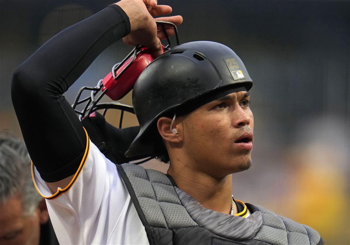 Martin adds experience behind the plate for Pirates