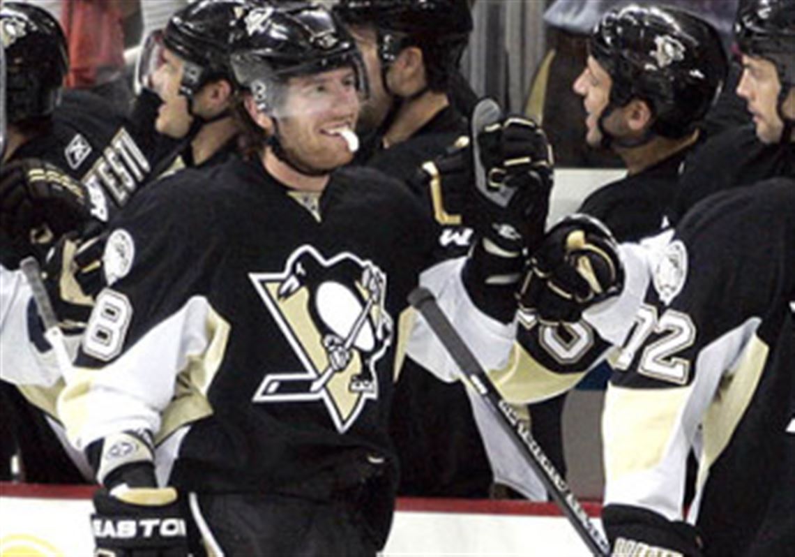 Pittsburgh Penguins - Alex Kovalev's jersey - he's preparing to