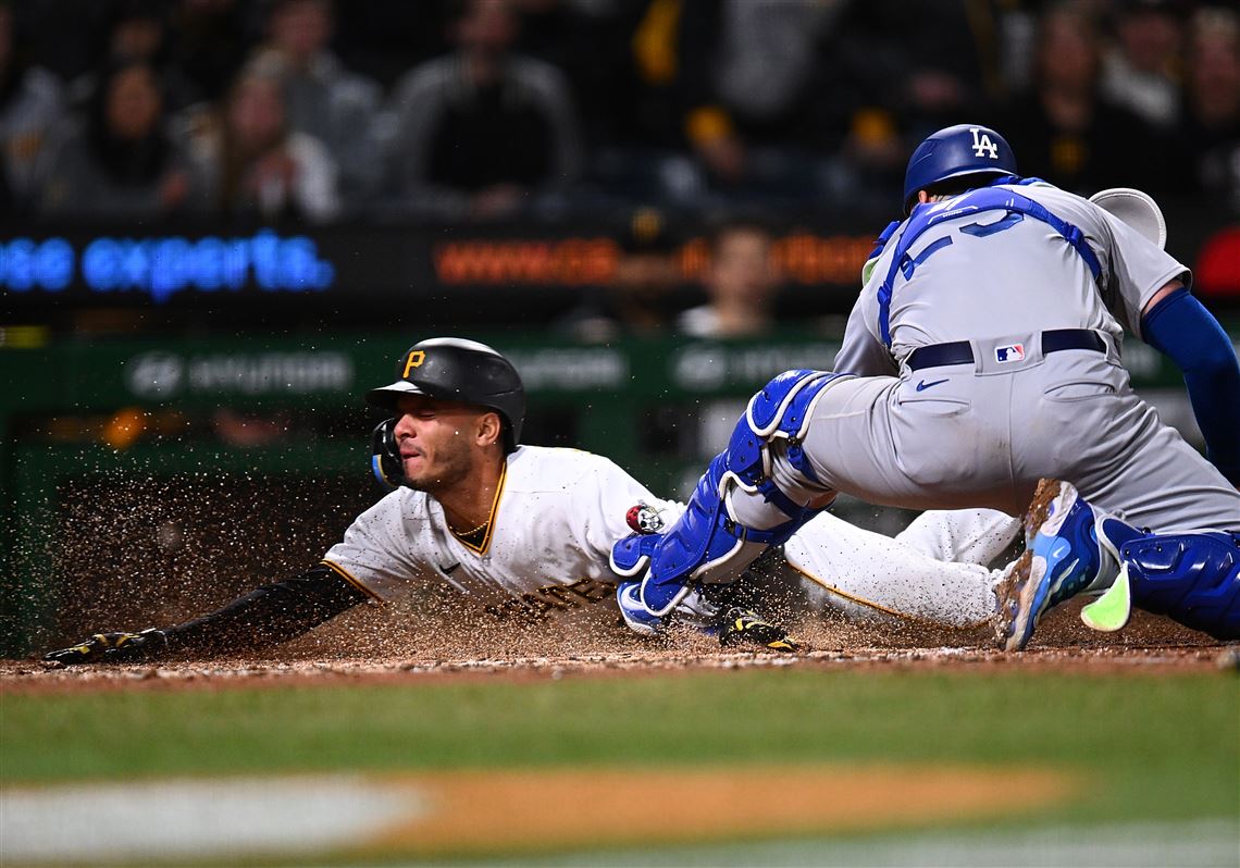 Pirates pounce against Dodgers' bullpen, tagging relievers for 8