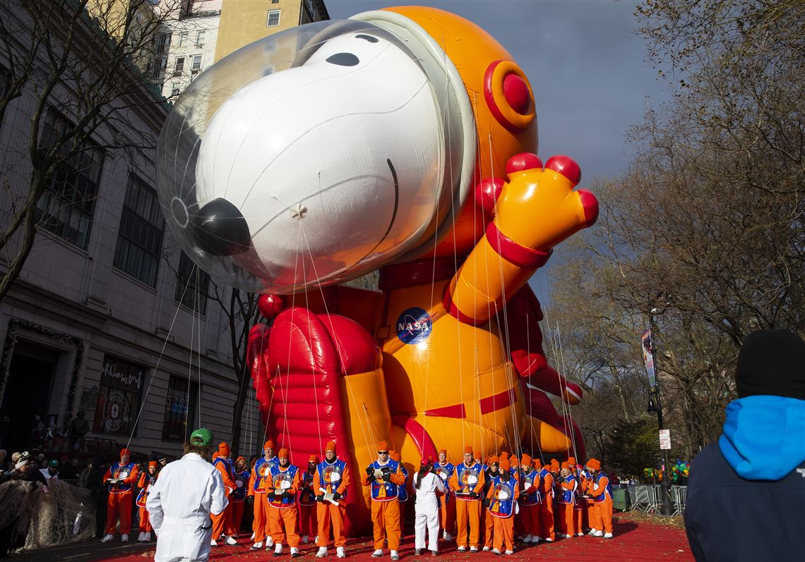 After A Wind Scare Balloons Fly In Macy S Thanksgiving Parade Pittsburgh Post Gazette