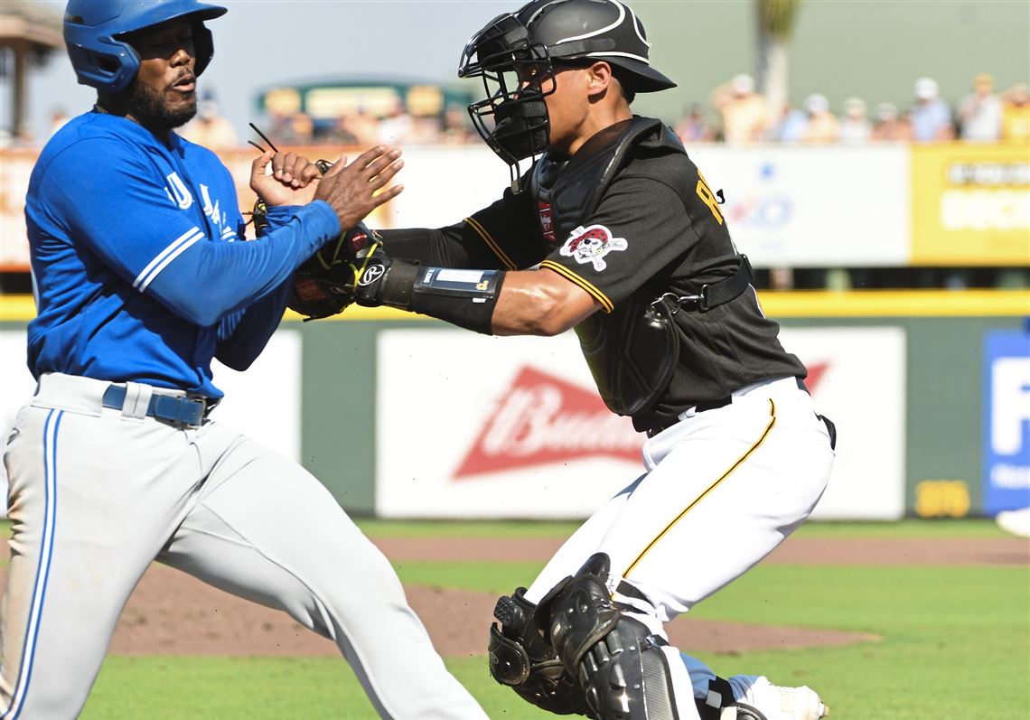 Endy Rodríguez hits his 1st major league home run to help the