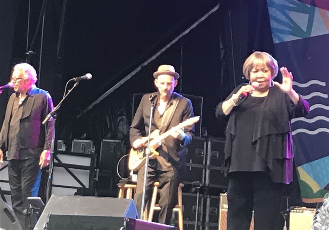 Legendary Mavis Staples Takes Us There In Opening Night Of Three Rivers Arts Festival Pittsburgh Post Gazette Donny gerrard cifras, letras, tablaturas e videoaulas das músicas no cifra club. legendary mavis staples takes us there