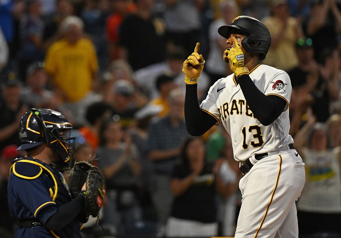 Ke'Bryan Hayes' all-around night with glove, bat propels Pirates