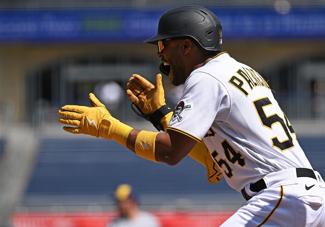 Pirates stage late comeback to defeat the Brewers