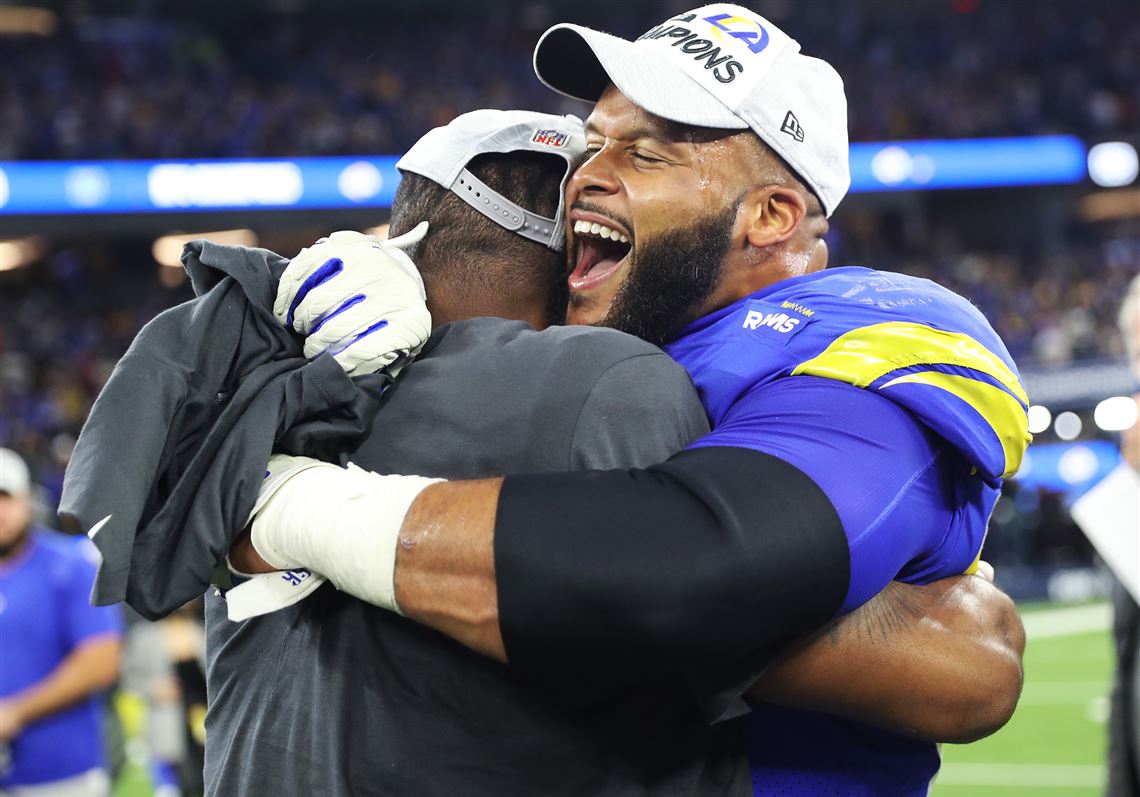 Los Angeles Rams defensive lineman Aaron Donald (99) celebrates his team's  victory over the San …