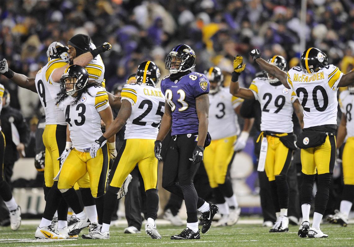 Look: Steelers players watch end of Ravens game on Heinz Field big screen