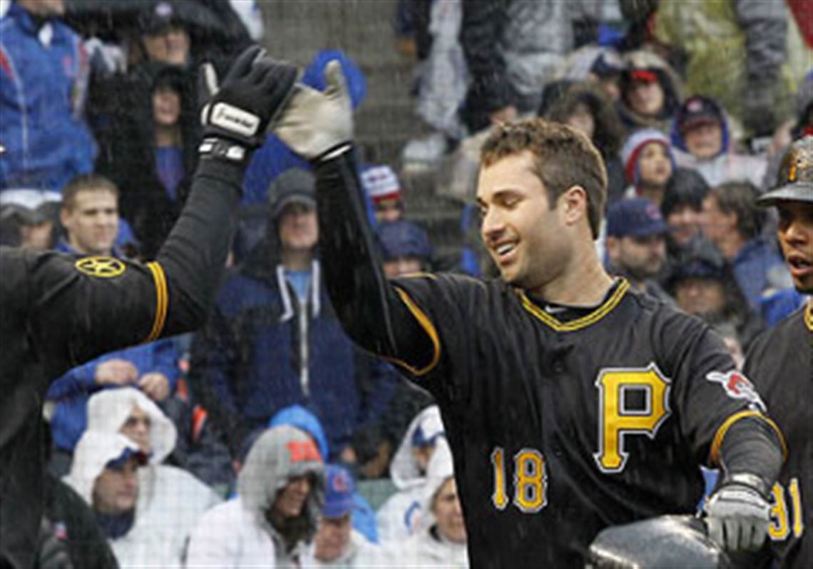 Pirates trade Neil Walker to Mets for lefty Jon Niese