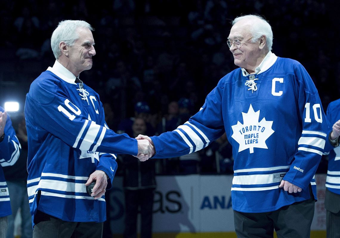 Armstrong, Hockey Hall of Famer who captained Toronto to 4 Cups