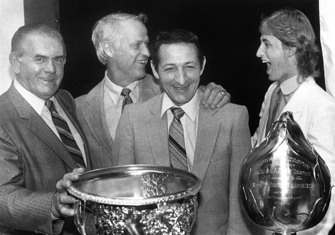 Wayne Gretzky recalls his friendship with Gordie Howe, 'the