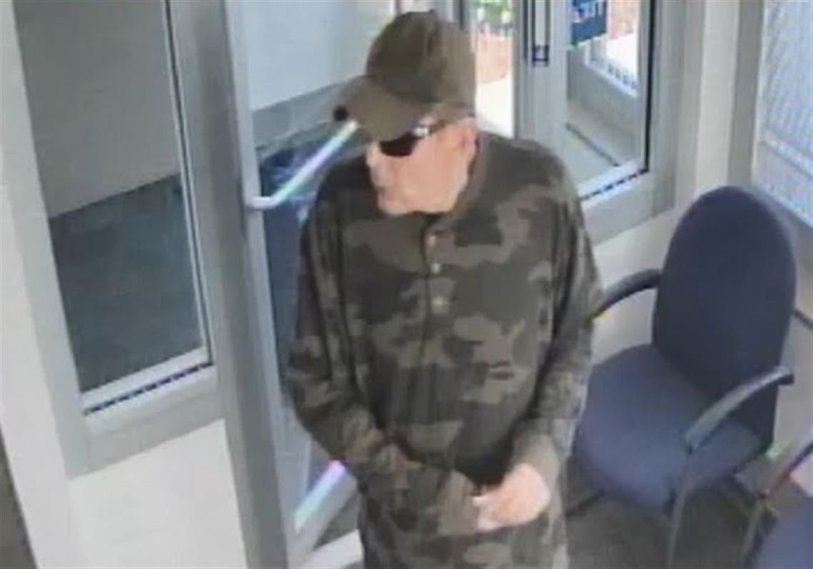 Authorities looking for man who robbed PNC Bank in Cranberry