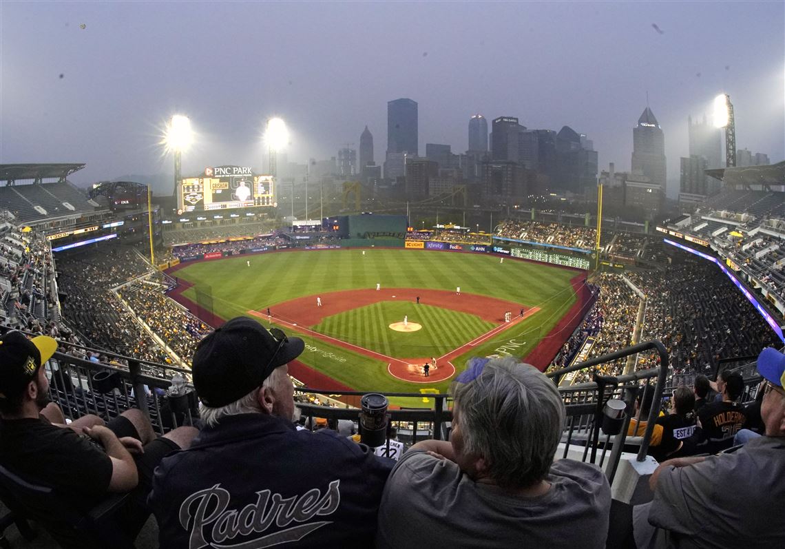 Pirates players sound off on MLB for playing in unhealthy air quality; Andrew  McCutchen masks up