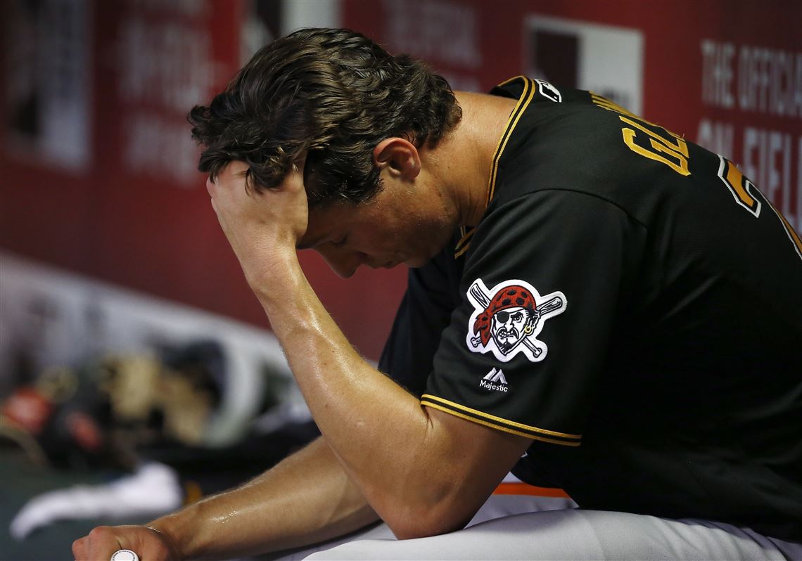 Diamondbacks' Chris Iannetta sent to hospital after getting hit in mouth by  pitch 