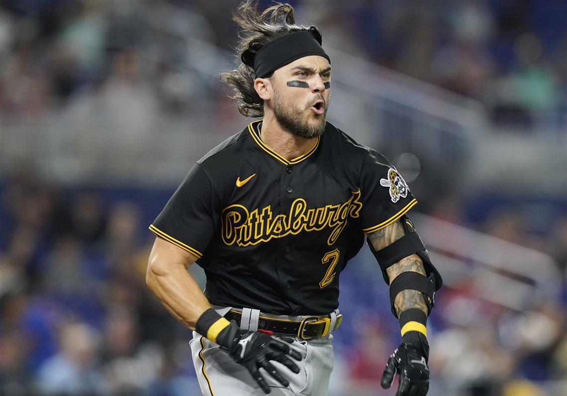 Pirates add 1st baseman for 2023, make roster moves