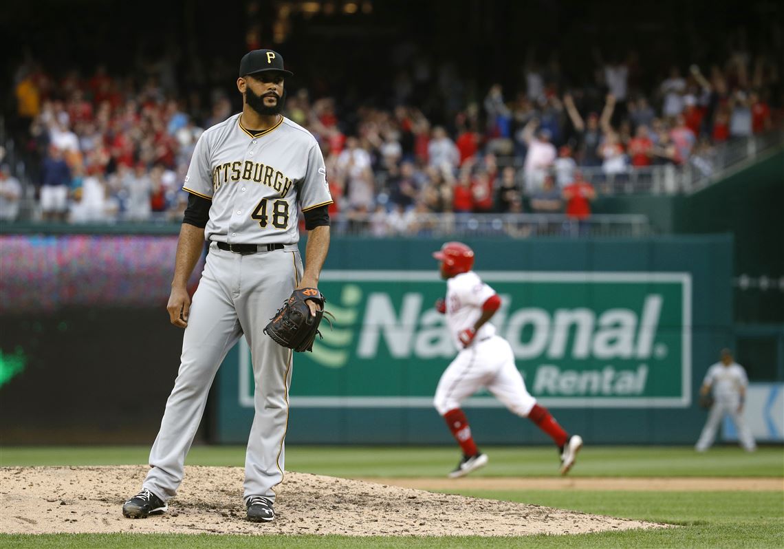 Yankees sign reliever Richard Rodriguez to minors deal