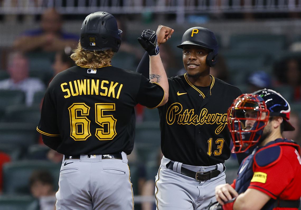 Pirates' Ke'Bryan Hayes misses first base, loses home run