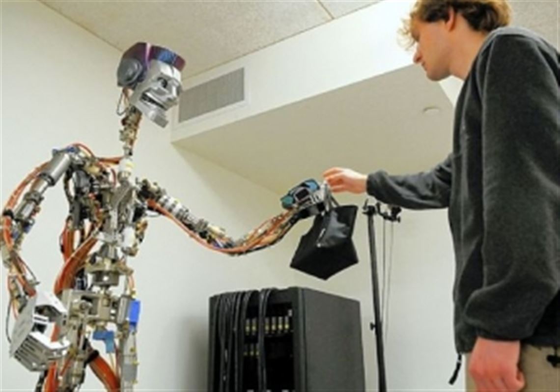 Роботов есть мозги. Роботы настоящие. Бытовая робототехника. Домашние роботы. Робот человек.