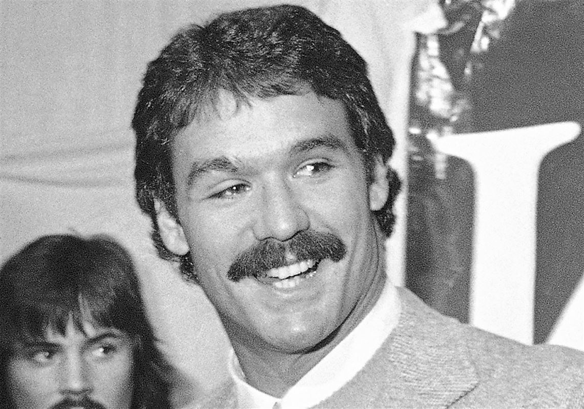 Russ Francis, a three-time Pro Bowl tight end for the New England Patriots  in the 1970s, died on Sunday at age 70. Read the full story at…