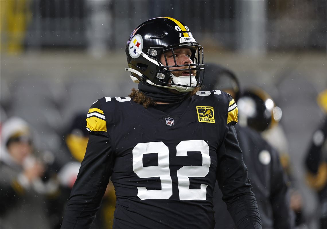 Pittsburgh Steelers defensive end Isaiahh Loudermilk (92) plays