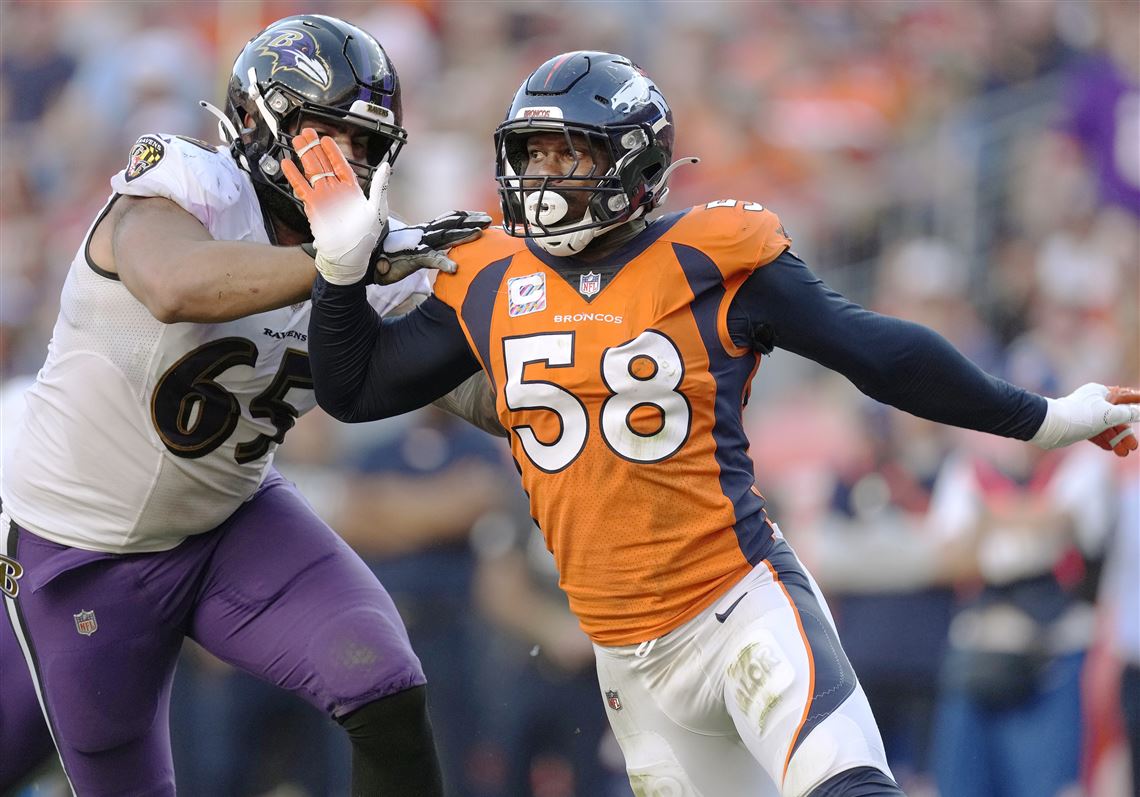 Broncos' Von Miller gets back on field at youth camp