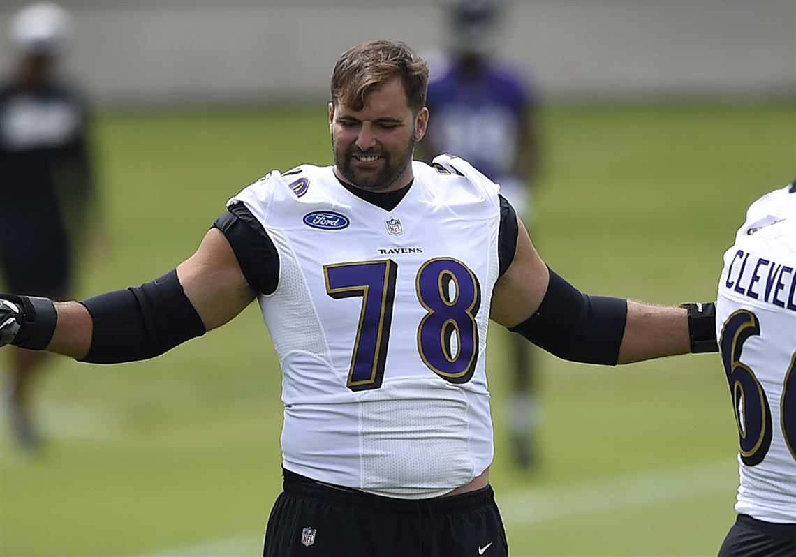 Literally a picture of Alejandro Villanueva. Guy is such a liability. :  r/ravens