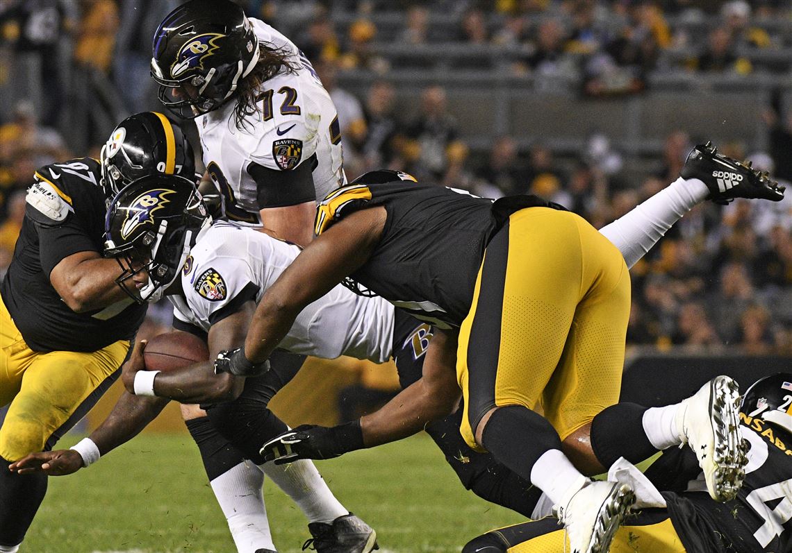 New England Patriots quarterback Tom Brady (12) passes under pressure from  Pittsburgh Steelers defensive end Cameron Heyward, right, during the second  half of an NFL football game in Pittsburgh, S …