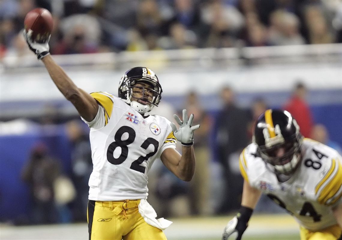 Pittsburgh Steelers Antwaan Randle El runs back a punt, from Arizona  Cardinals Scott Player, 52 yards for a touchdown during the third quarter  at Heinz Field in Pittsburgh PA. on Nov 9