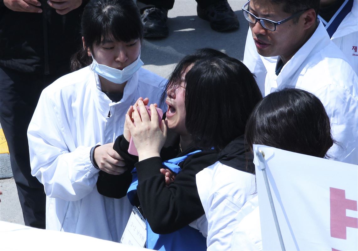 A mother learns that her daughter died in the sinking of the ferry Sewol.