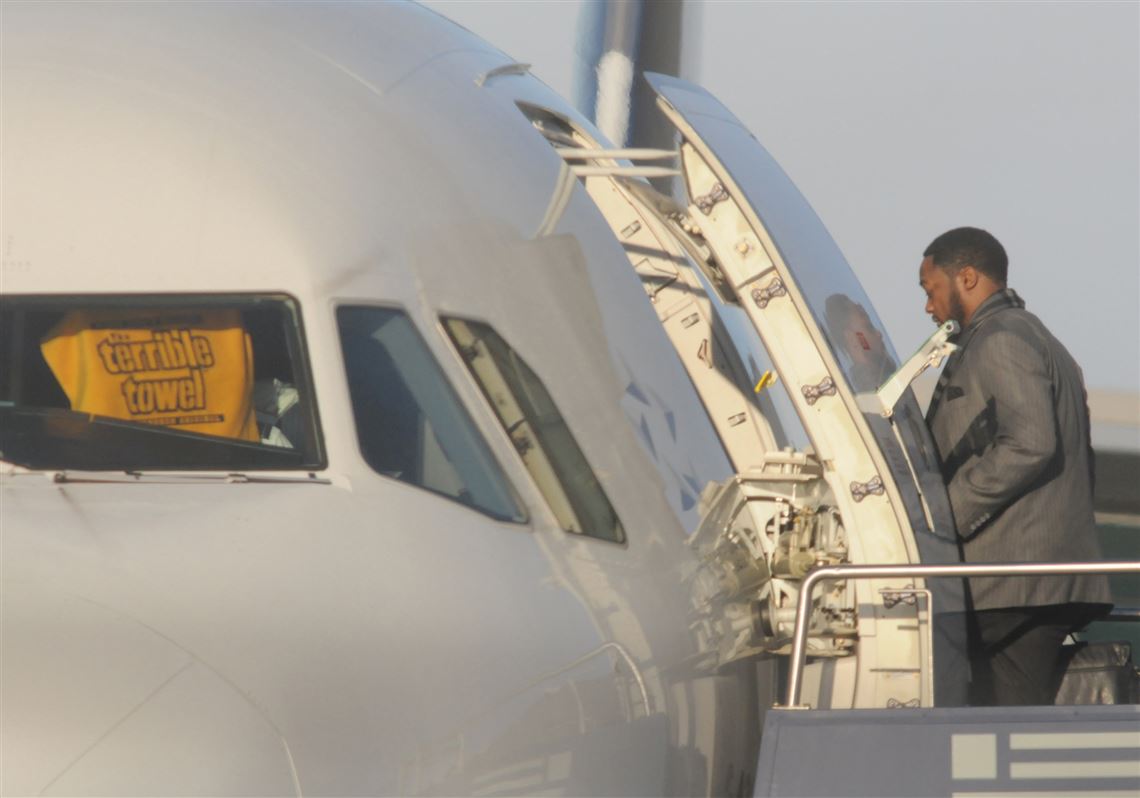 Pittsburgh Steelers charter plane diverted to Kansas City