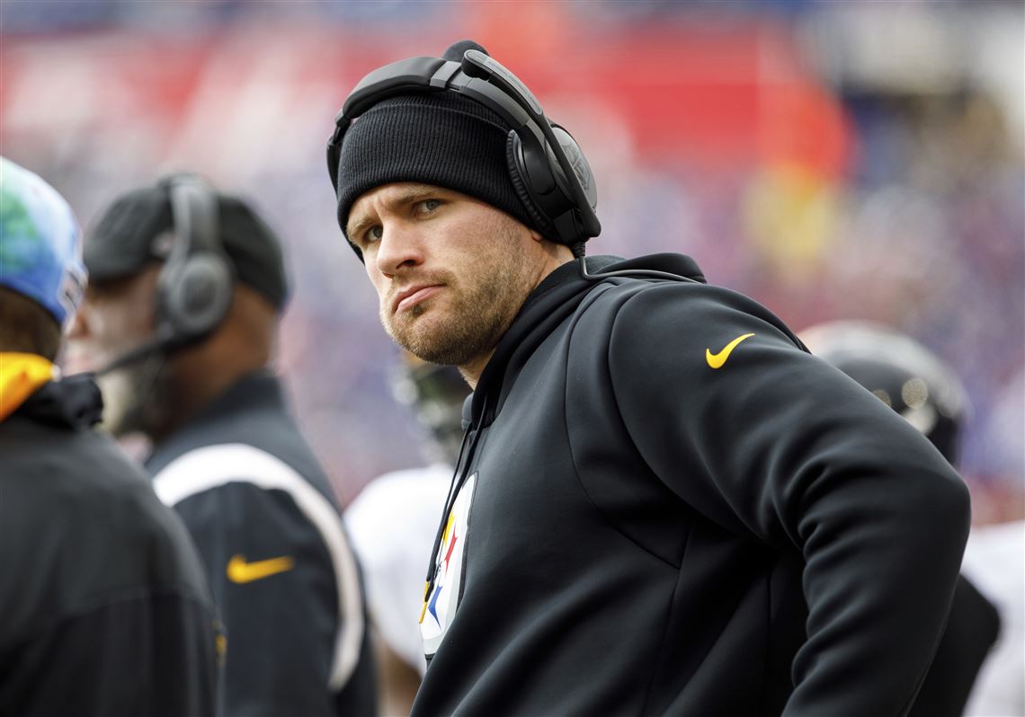 OCT 2nd, 2022: Steelers pregame running out of the tunnel before