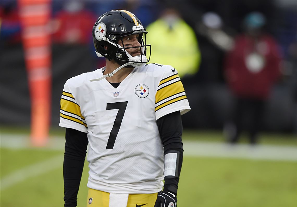 QB Ben Roethlisberger   celebrates the retirement of Big Ben