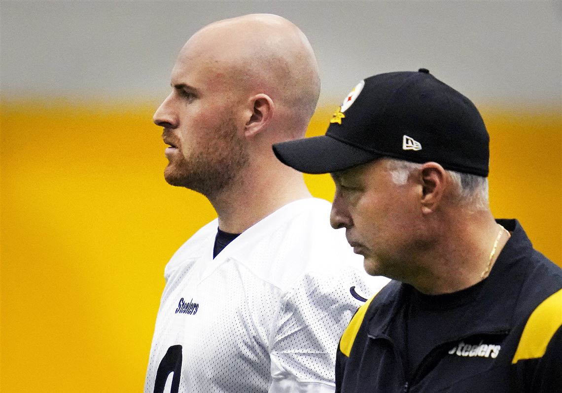 2 players auditioning at rookie minicamp for Steelers' No. 3 quarterback  role