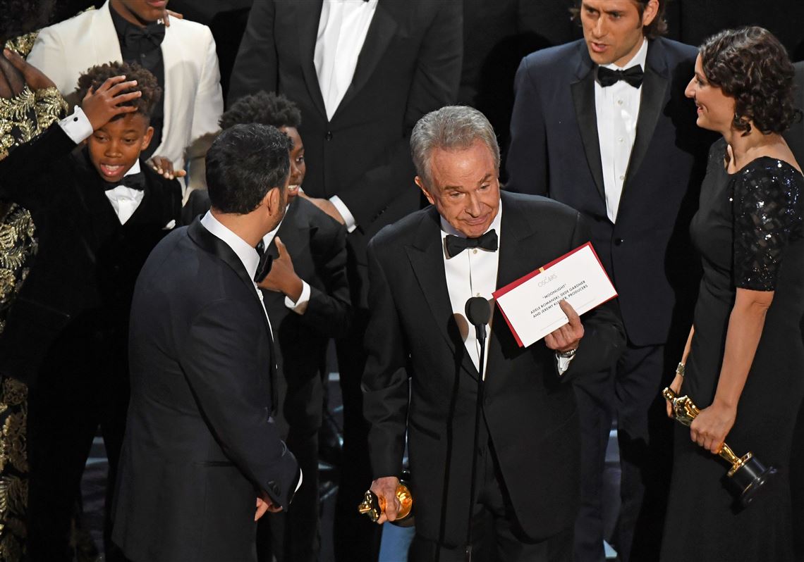 Accounting firm apologizes for Oscars mixup after giving wrong