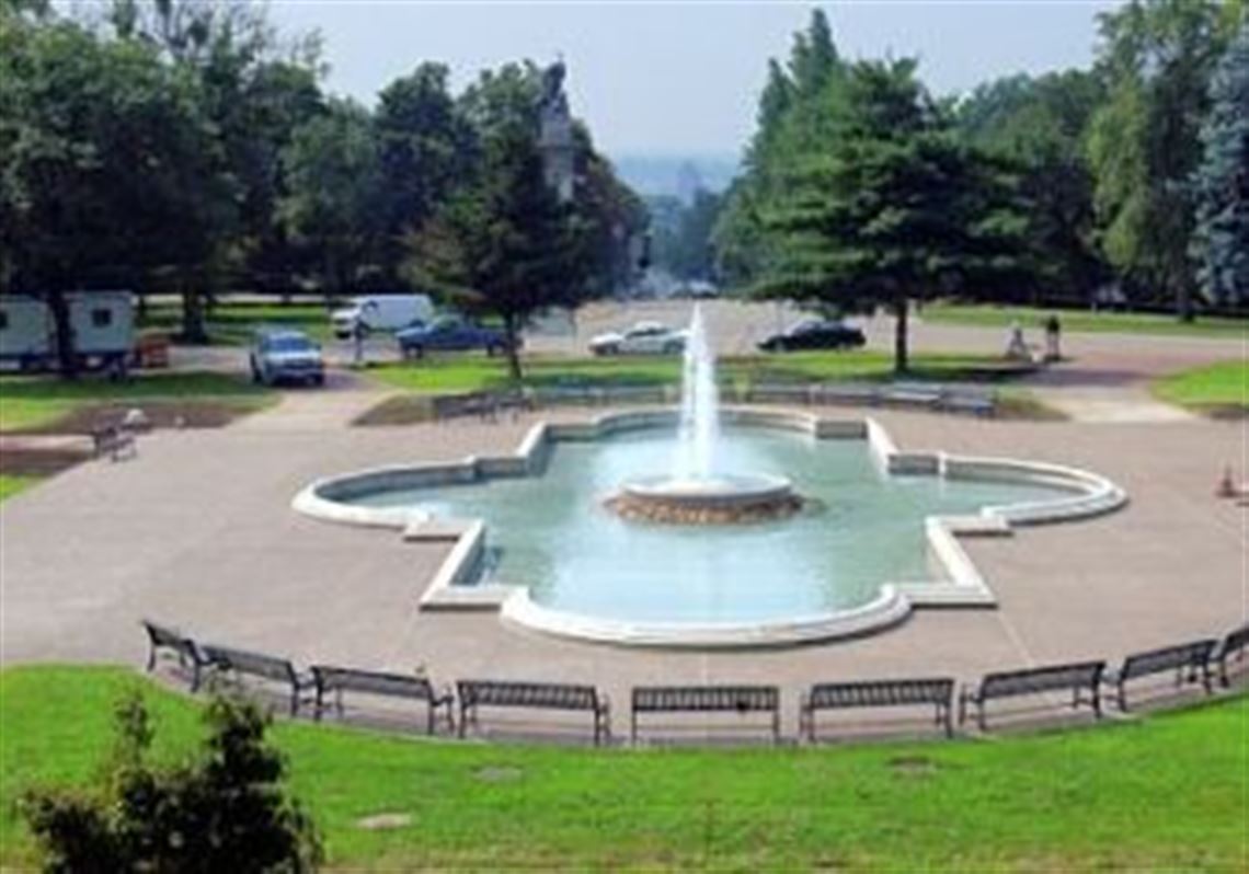 Highland Park Entry Garden & Fountain