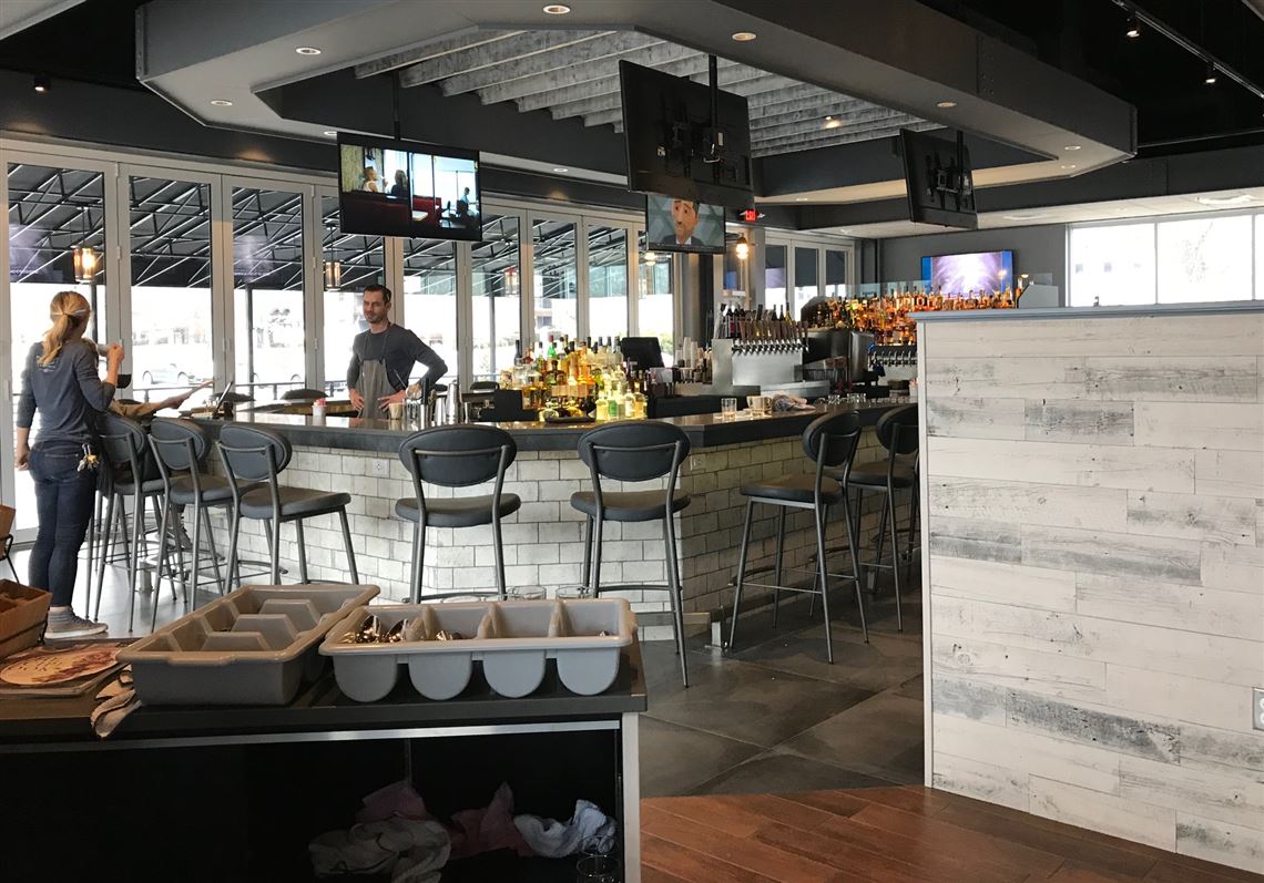 A dinersteakhouse, The Lot at Edgewater, opens in Oakmont