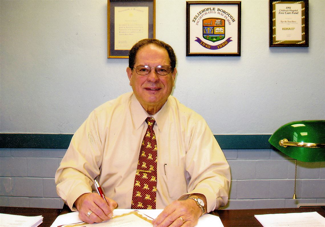 Resume A newsmaker you should know / Zelienople mayor Thomas 'Tom