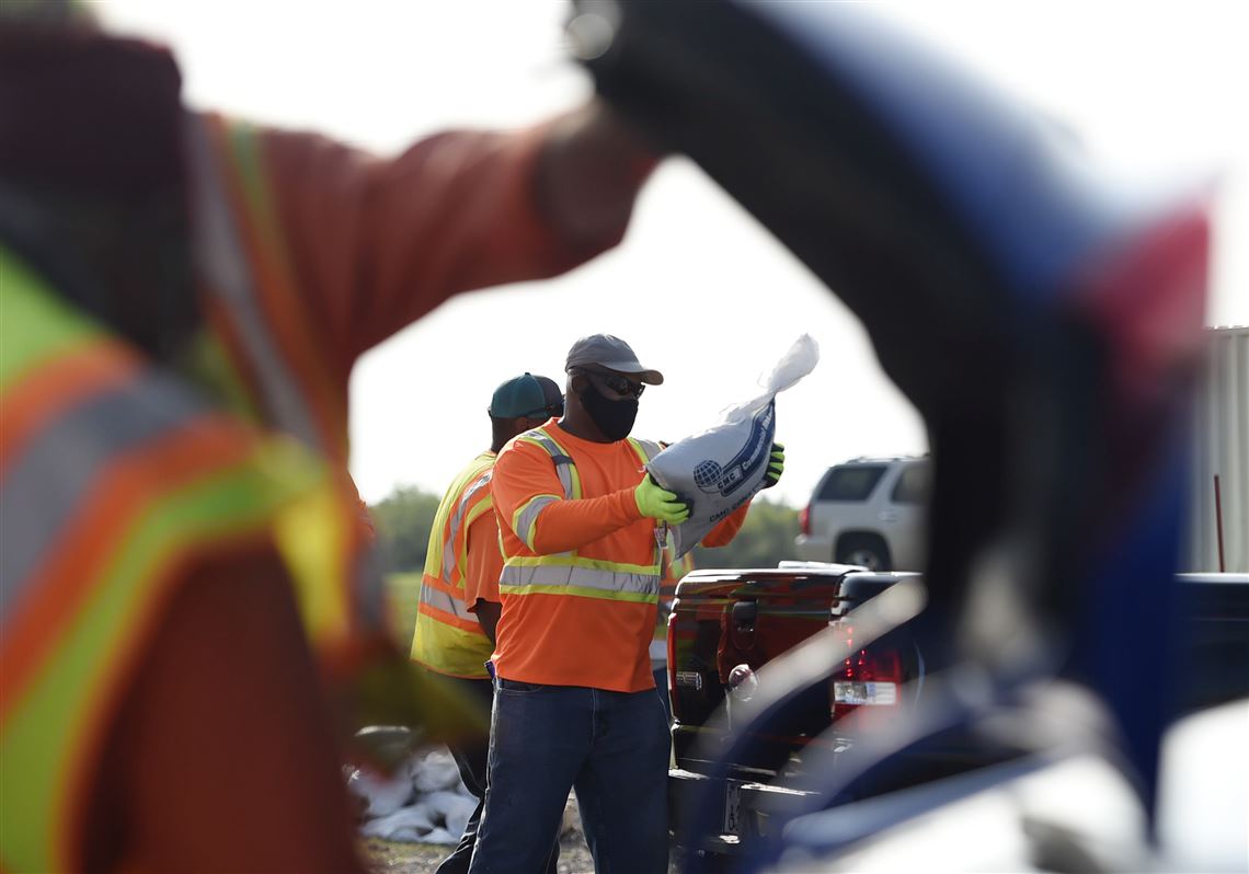 Rescuers reach people cut off by Gulf Coast hurricane