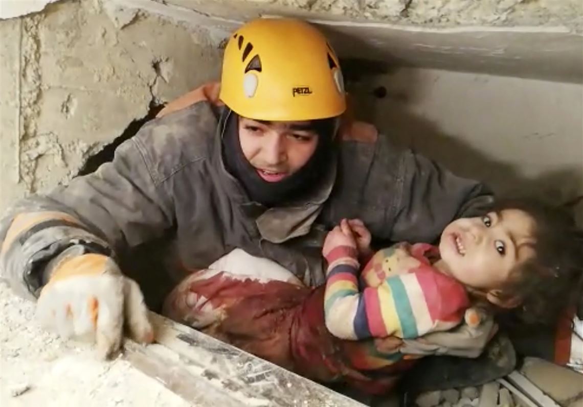 Rescue teams hunt for Turkey’s earthquake survivors as the death toll