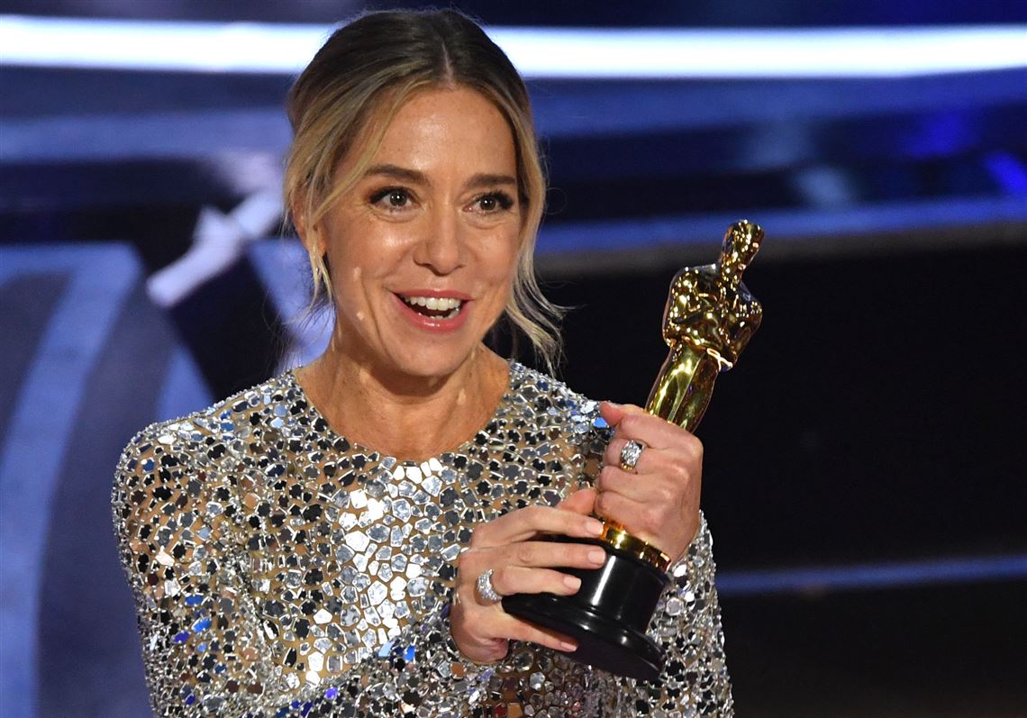 Watch Billie Eilish's Haunting Performance of ‘No Time To Die’ at the